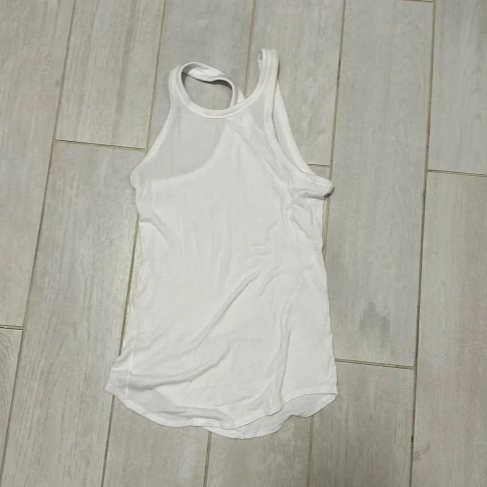 Lululemon white tank 4
